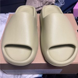Yeezy Slide Resin Size 8
